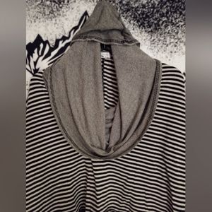 Hooded//Convertible layering shirt